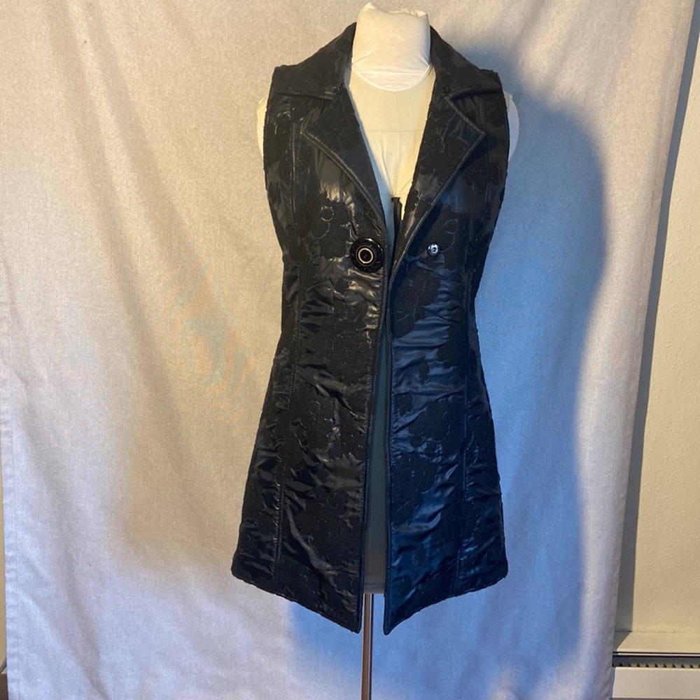 MONTANACO Women’s Black Long Vest. Size S